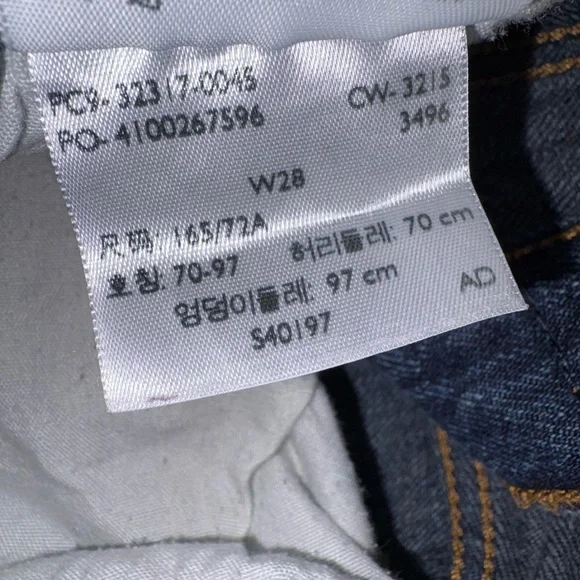 LEVI'S 501 Button Fly Distressed Raw Hem
Denim Shorts Size 28 - Picture 5 of 5